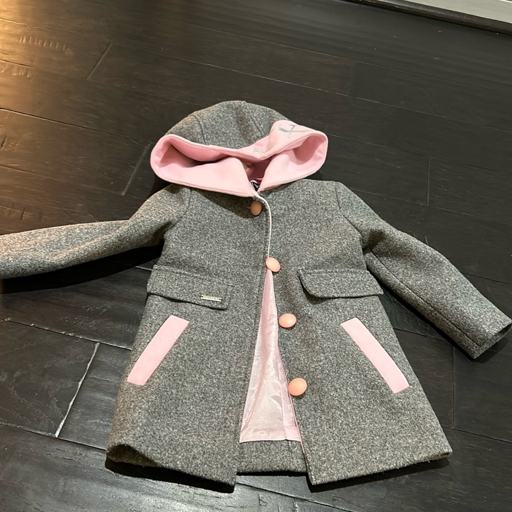 Exclusive baby coat worn 2 rips as seen in vid 1/2